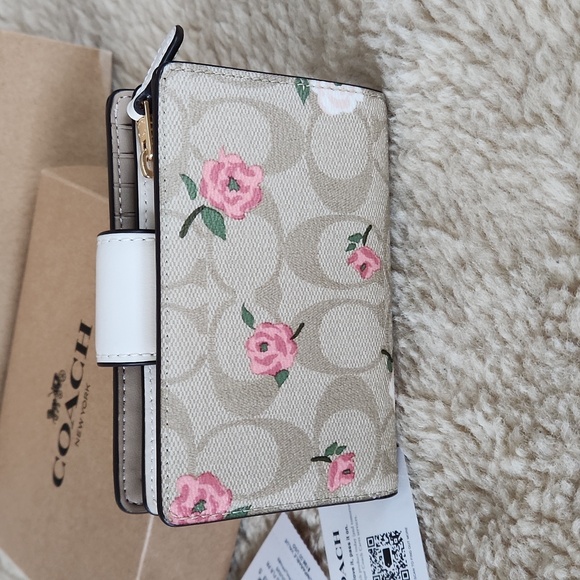 NWT IOB Coach Medium Corner Zip Signature Flower Print Wallet πππΈ - Picture 5 of 16